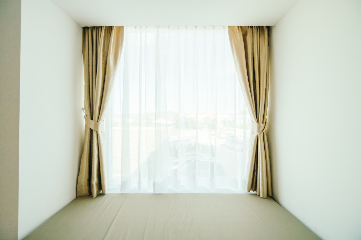 Curtain walls & skylights